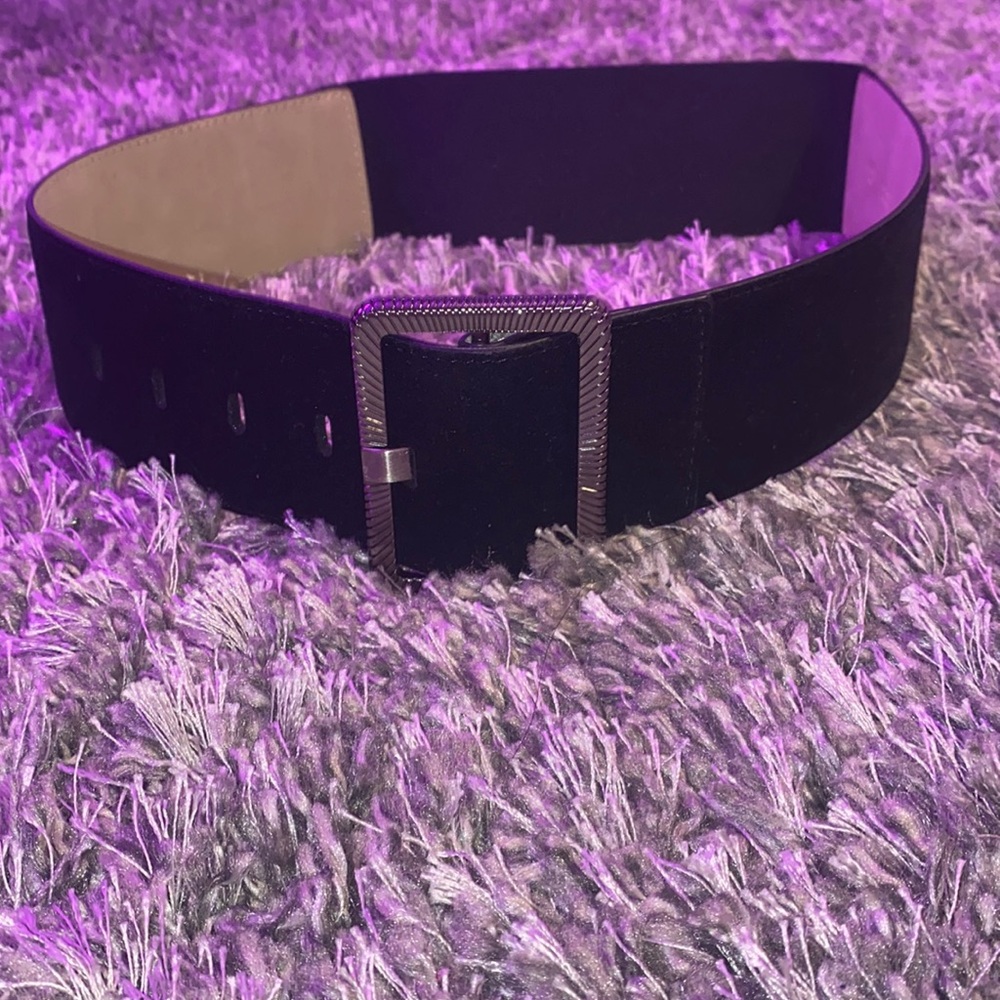 Black suede belt with elastic